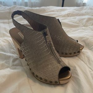 NWOB Cynthia Vincent Heels sz 10.5